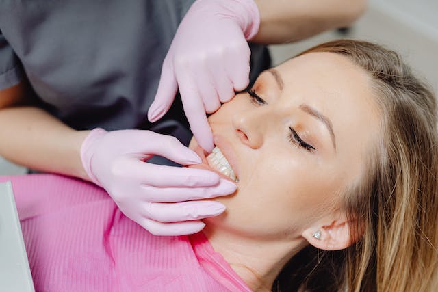 ¿Cuáles son los tratamientos de cosmetología dental más comunes?