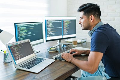 programador trabajando para una startup