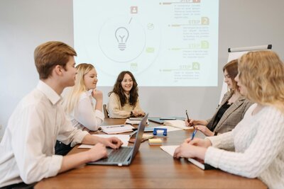 Jóvenes oficina