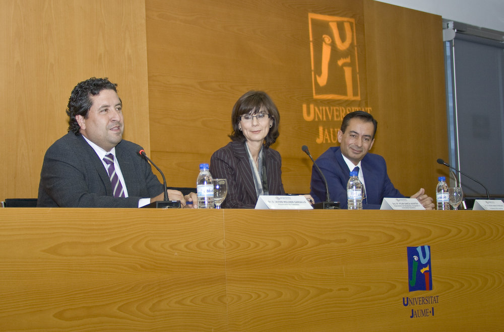 Acto Institucional. Javier Moliner, Pilar Garca y Diego Basco