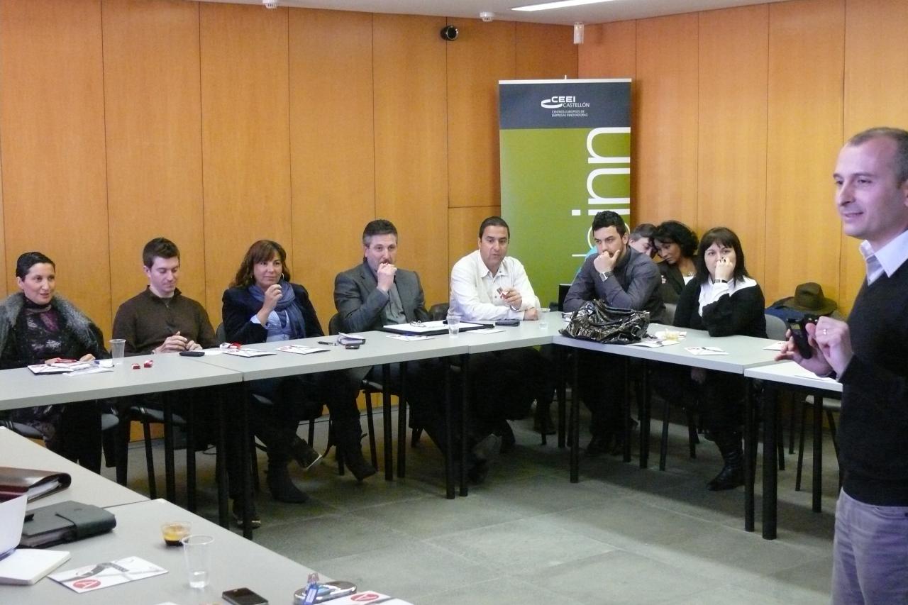 Desayuno de innovaci�n CEEI Castell�n 10/03/2011, Jonathan Secarella Networking y creatividad como factor estrat�gico en tiempos de crisis